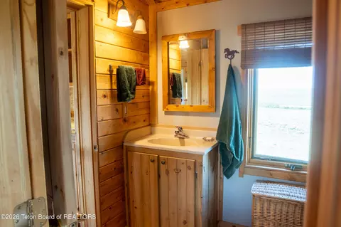 Bath - 41 Marsh Creek Rd, Cora, WY 82925 photo 3 of 3
