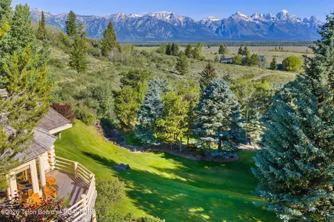 1095 Grand View Rd, Jackson, WY 83001