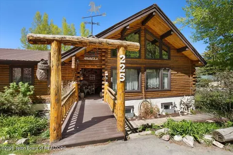 225 Pine Dr, Jackson, WY 83001