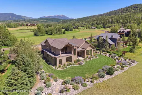 14 Winger Cir, Victor, ID 83455