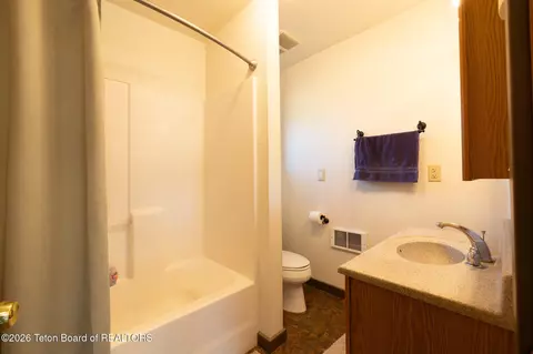 Bath - 1805 E River Dr, Jackson, WY 83001 photo 4 of 4