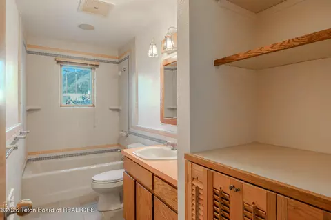 Bath - 1805 E River Dr, Jackson, WY 83001 photo 2 of 4