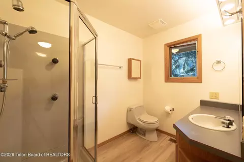 Bath - 1805 E River Dr, Jackson, WY 83001 photo 3 of 4