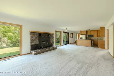 Living - 1805 E River Dr, Jackson, WY 83001 photo 2 of 4