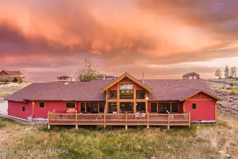 30 Broken Hills Dr, Pinedale, WY 82941