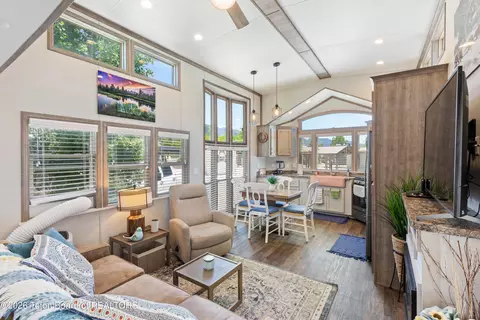 842 Buckboard Dr, Thayne, WY 83127