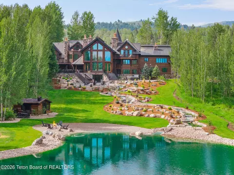 3355 S Fall Creek Rd, Wilson, WY 83014