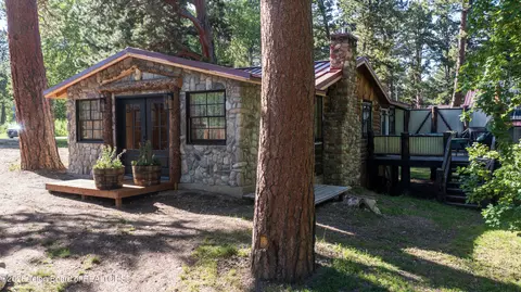11 Wagon Box Rd, Story, WY 82842