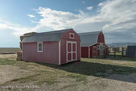 Exterior - 72 E Fork Big Sandy Rd, Boulder, WY 82923 photo 3 of 5