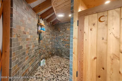 Bath - 72 E Fork Big Sandy Rd, Boulder, WY 82923 photo 3 of 3