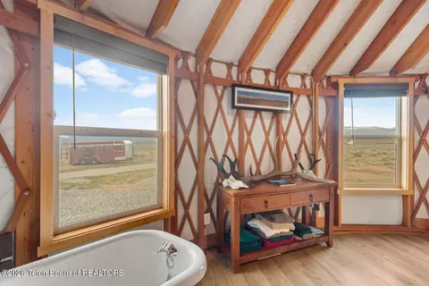 Bath - 72 E Fork Big Sandy Rd, Boulder, WY 82923 photo 2 of 3