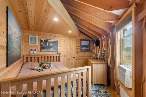 Bedroom - 72 E Fork Big Sandy Rd, Boulder, WY 82923 photo 3 of 8