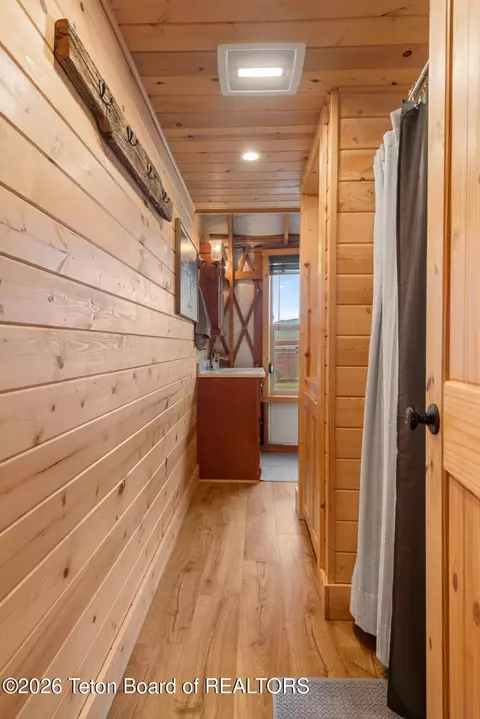 Entry Way - 72 E Fork Big Sandy Rd, Boulder, WY 82923 photo 4 of 7
