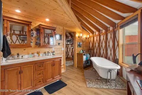 Bath - 72 E Fork Big Sandy Rd, Boulder, WY 82923 photo 1 of 3