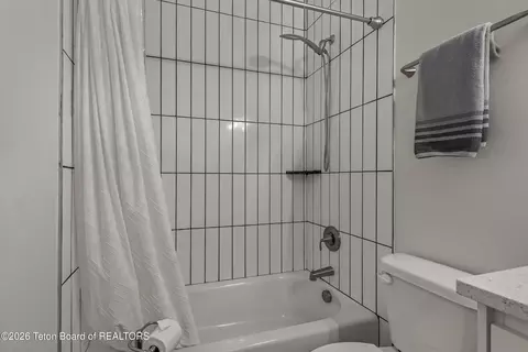 Bath - 2352 Iron Wood Dr, Driggs, ID 83422 photo 5 of 7