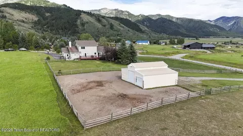 190 Lariat Cir, Etna, WY 83118