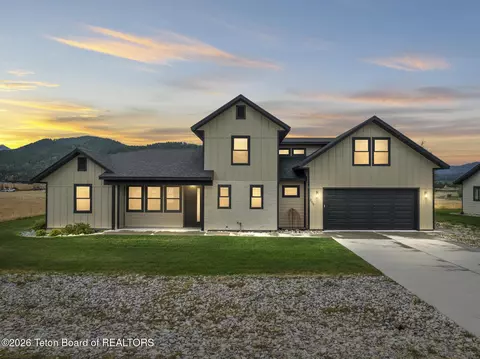 205 Sweetgrass Trl, Alpine, WY 83128