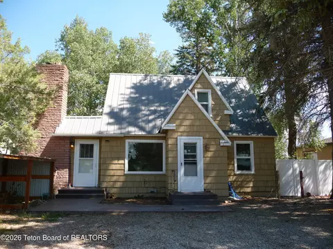 229 S Fremont Ave, Pinedale, WY 82941