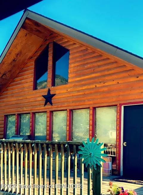 944 Hardman Rd, Star Valley Ranch, WY 83127