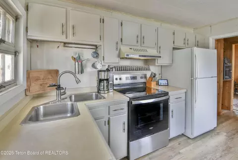 Kitchen - 855 Piney Dr, Big Piney, WY 83113 photo 2 of 2