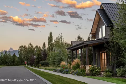 Exterior - 711 Waterleaf Ave, Driggs, ID 83422 photo 5 of 8