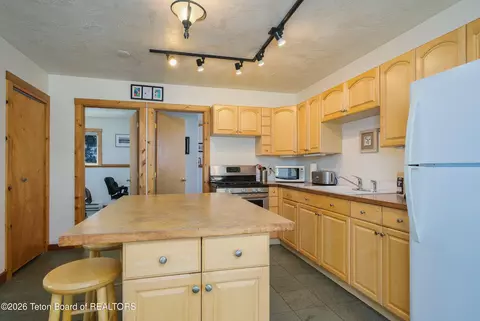 Kitchen - 515 Cobblecrest Rd, Driggs, ID 83422 photo 4 of 5