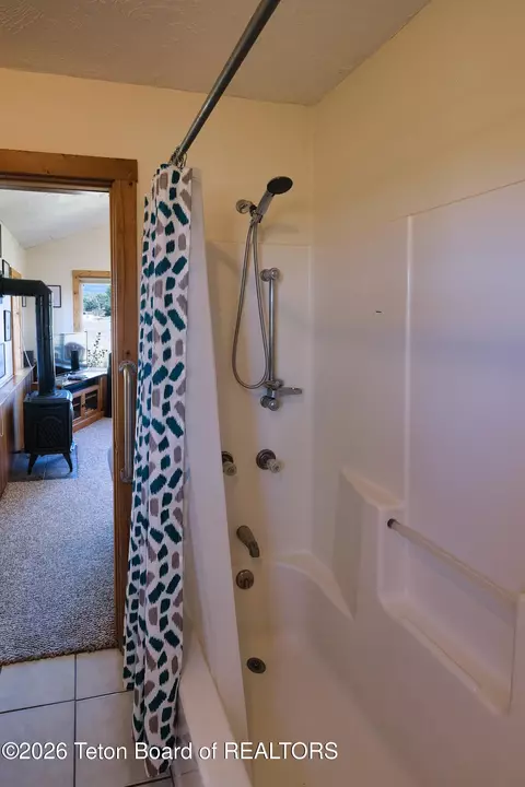 Bath - 515 Cobblecrest Rd, Driggs, ID 83422 photo 1 of 2