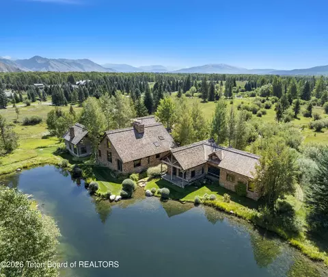 125 Pines Edge Ln, Wilson, WY 83014