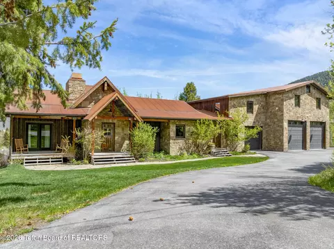 735 Upper Redmond Rd, Jackson, WY 83001