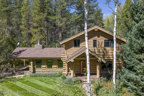 2815 Sparrow Hawk Rd, Wilson, WY 83014