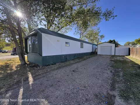 1006 Beech Ave, Kemmerer, WY 83101