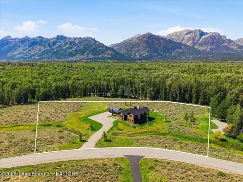 View/Area - 8540 Porter Loop Rd, Jackson, WY 83001 photo 1 of 2