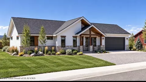 230 Meadowood St, Pinedale, WY 82941
