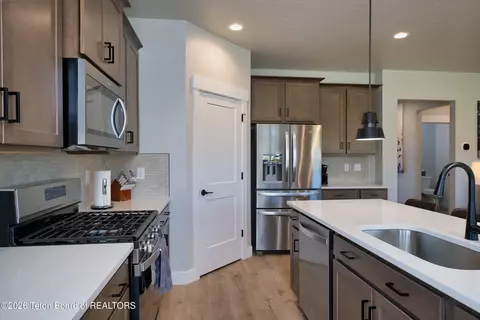 Kitchen - 136 Swallowtail Dr, Victor, ID 83455 photo 3 of 4