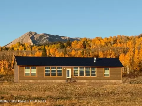 10 Terrace Dr, Cora, WY 82925