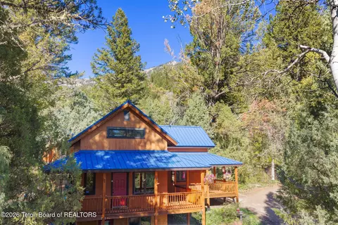 487 Pine St, Alpine, WY 83128