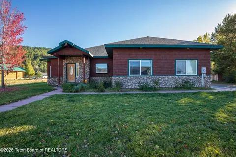 326 Snake River Dr, Alpine, WY 83128