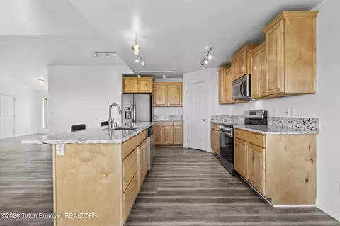 Kitchen - 1122 Canoe Loop, Victor, ID 83455 photo 5 of 7