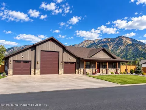 444 River View Dr, Alpine, WY 83128