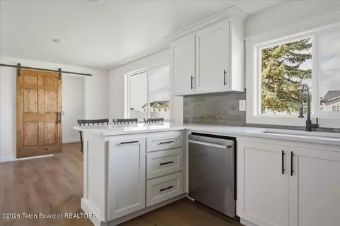 Kitchen - 2391 N 465, Saint Anthony, ID 83445 photo 4 of 5