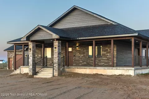 62 Big Loop Rd, Pinedale, WY 82941