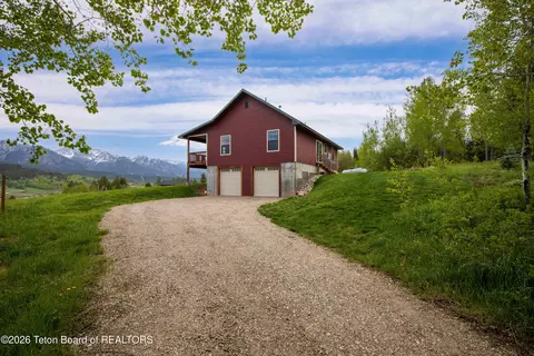 31 Pine Hollow Ct, Alpine, WY 83128