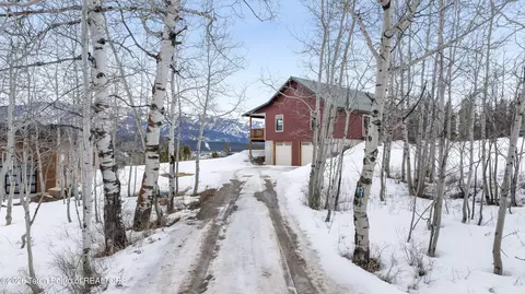 31 Pine Hollow Ct, Alpine, WY 83128