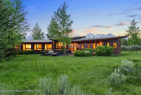 130 Stinnett Dr, Jackson, WY 83001