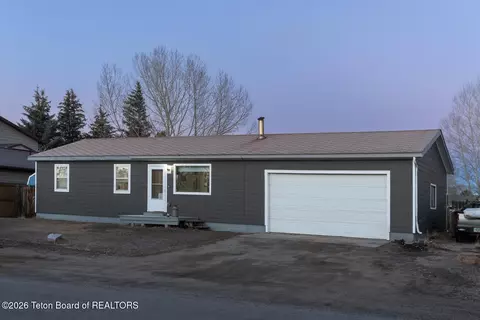 456 S Lincoln Ave, Pinedale, WY 82941