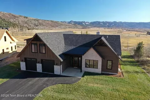 371 Desert Fox Ln, Victor, ID 83455