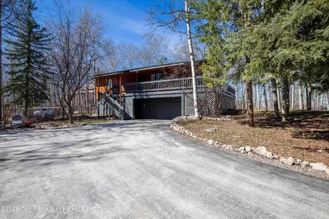 378 Sugar Loaf Dr, Star Valley Ranch, WY 83127