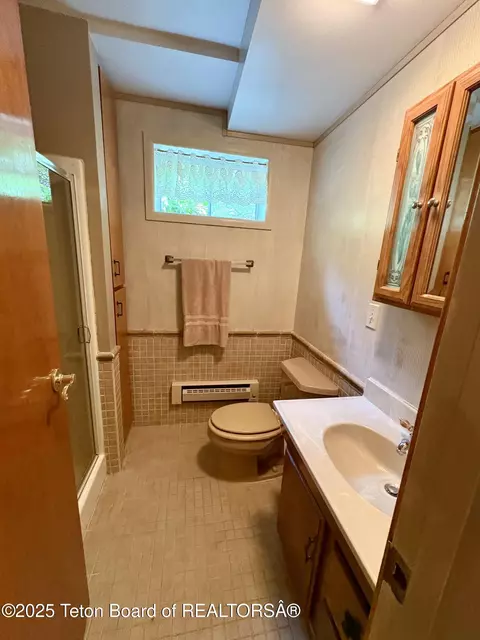 Bath - 189 Choke Cherry Ln, Irwin, ID 83428 photo 2 of 2