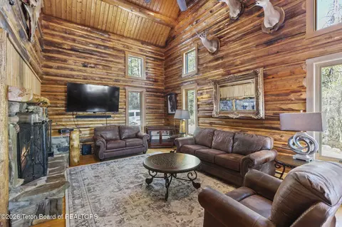 Living - 7285 Pine Tree Rd, Victor, ID 83455 photo 3 of 7