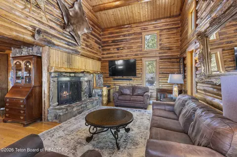 Living - 7285 Pine Tree Rd, Victor, ID 83455 photo 6 of 7